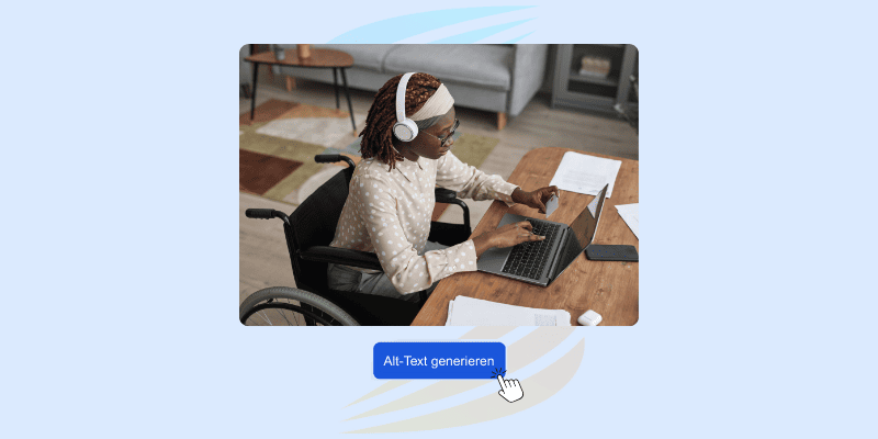 Person im Rollstuhl arbeitet konzentriert an einem Laptop, trägt Kopfhörer und sitzt an einem Holztisch mit Dokumenten.